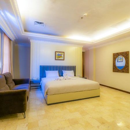 D'Salvatore Boutique Hotel Yogyakarta Maguwo Exterior foto