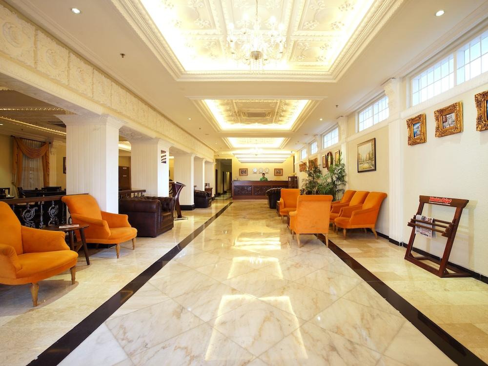 D'Salvatore Boutique Hotel Yogyakarta Maguwo Exterior foto