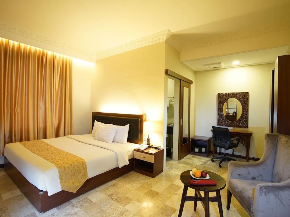 D'Salvatore Boutique Hotel Yogyakarta Maguwo Exterior foto