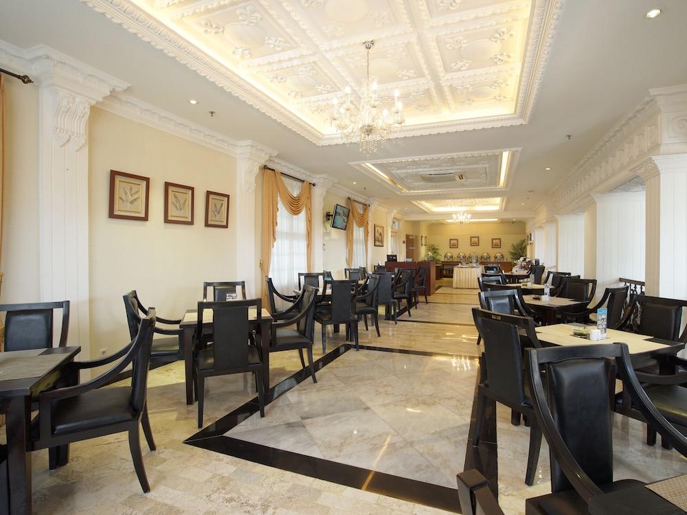 D'Salvatore Boutique Hotel Yogyakarta Maguwo Exterior foto