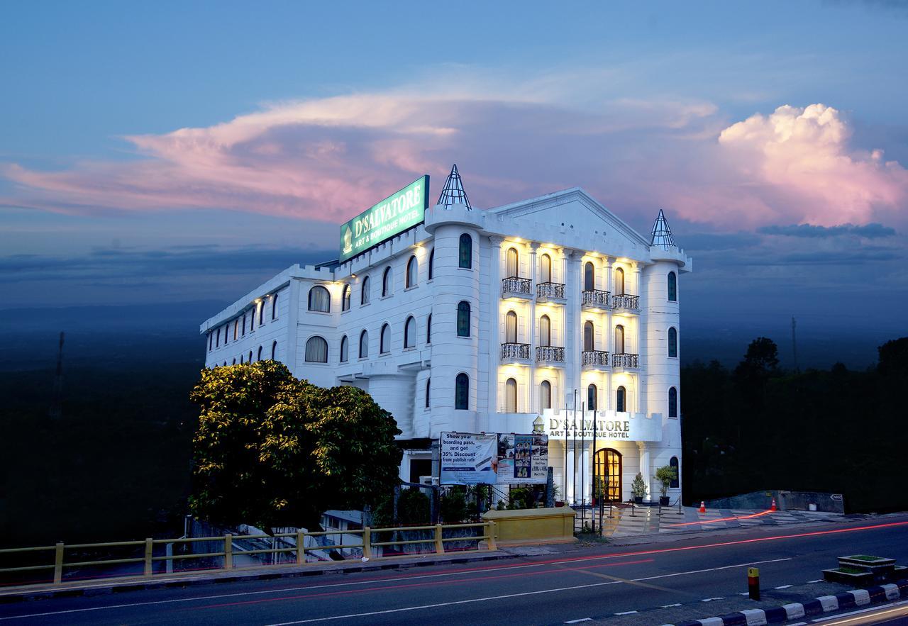 D'Salvatore Boutique Hotel Yogyakarta Maguwo Exterior foto