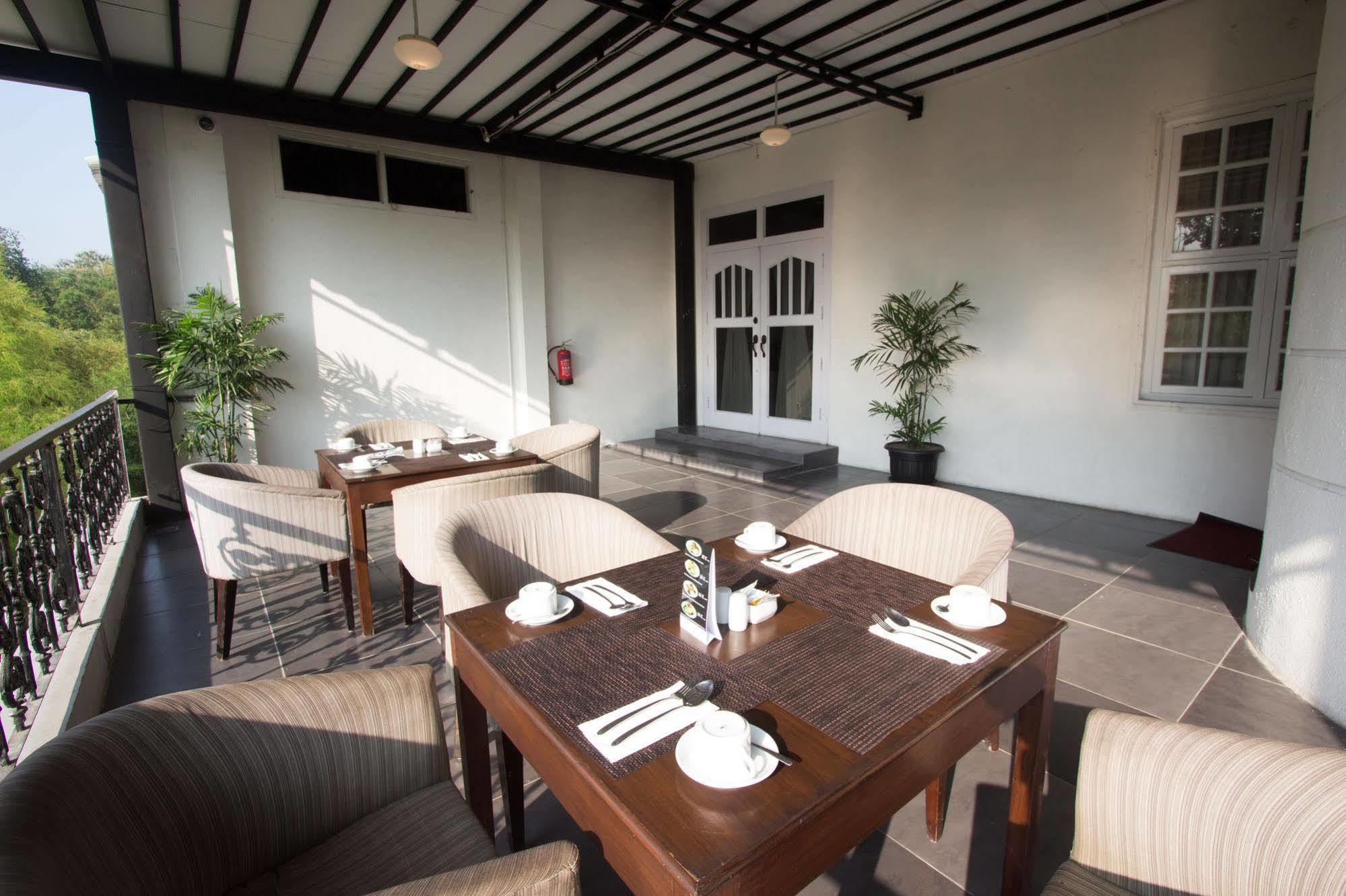 D'Salvatore Boutique Hotel Yogyakarta Maguwo Exterior foto
