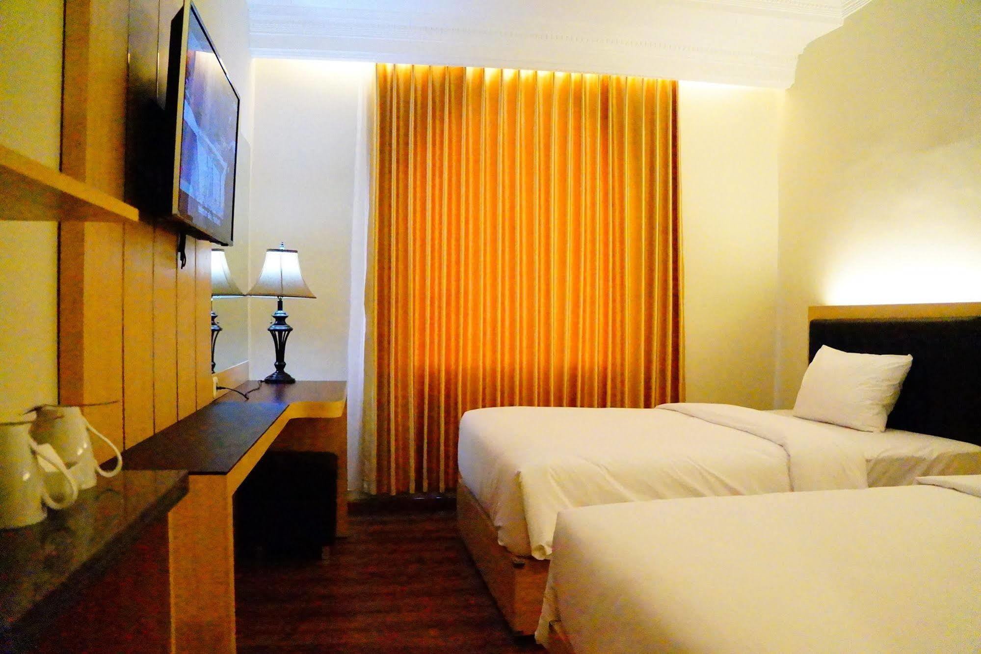 D'Salvatore Boutique Hotel Yogyakarta Maguwo Exterior foto